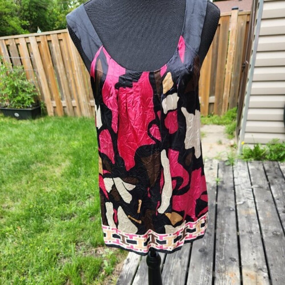 P300. Eci New York Black/Fuschia/Creams Silk Sleeveless Blouse |M